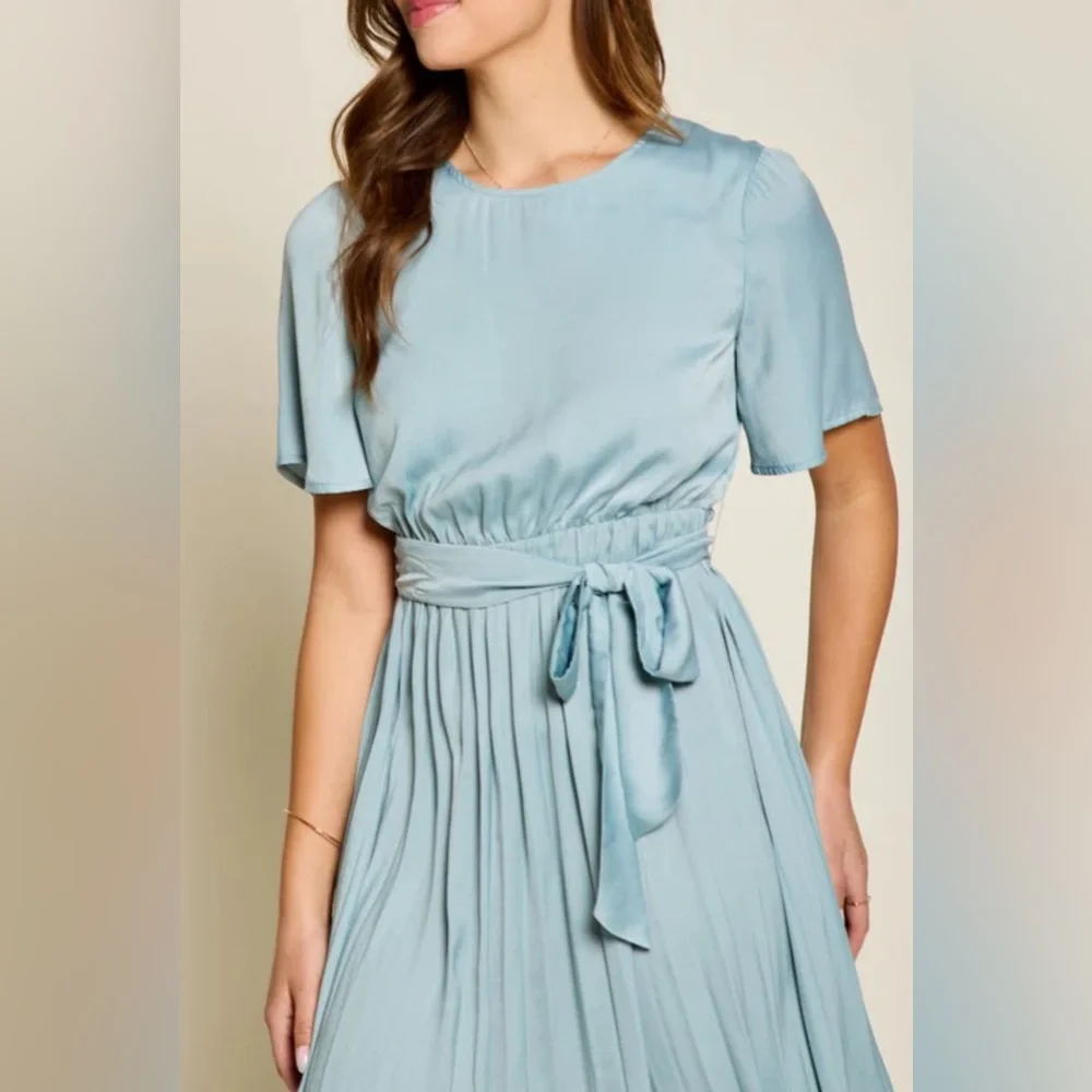 Dull Satin Pleated Dress With Waist Tie size medium - Picture 5 of 7